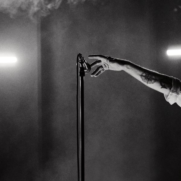 Ilmestyy 1.5.2026 / Thåström – Flytta isbergen, vattna svärmorstungan, ta med soporna ut